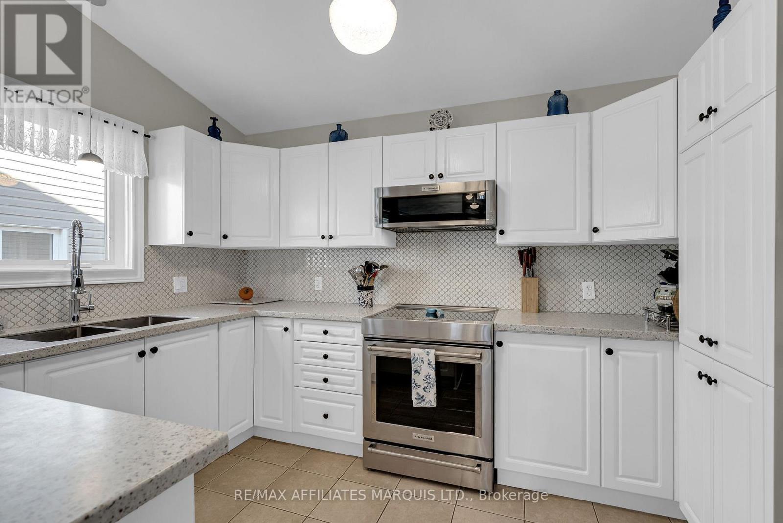 87 Sunset Boulevard, Cornwall, Ontario  K6H 7M3 - Photo 14 - X12469212