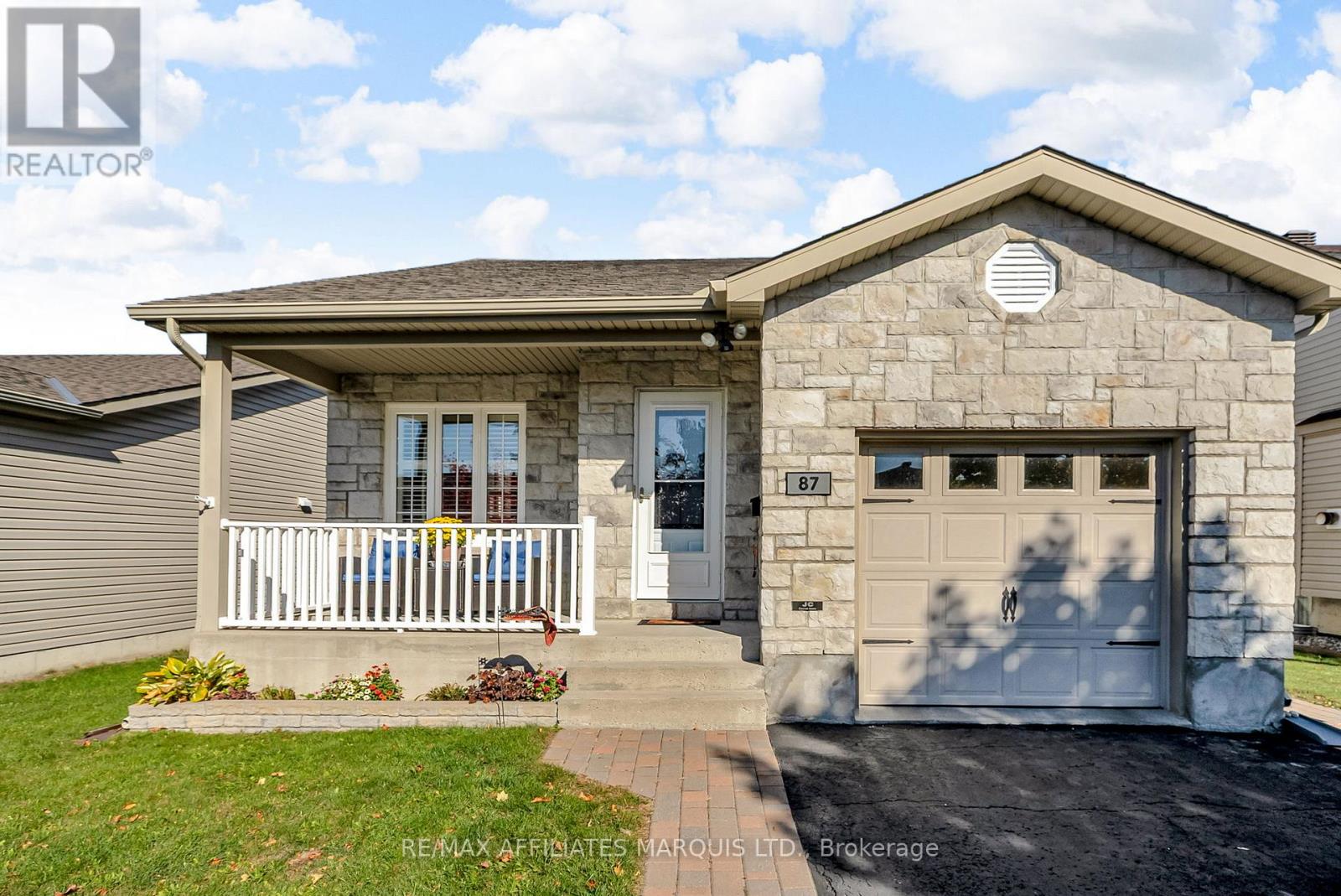 87 Sunset Boulevard, Cornwall, Ontario  K6H 7M3 - Photo 2 - X12469212