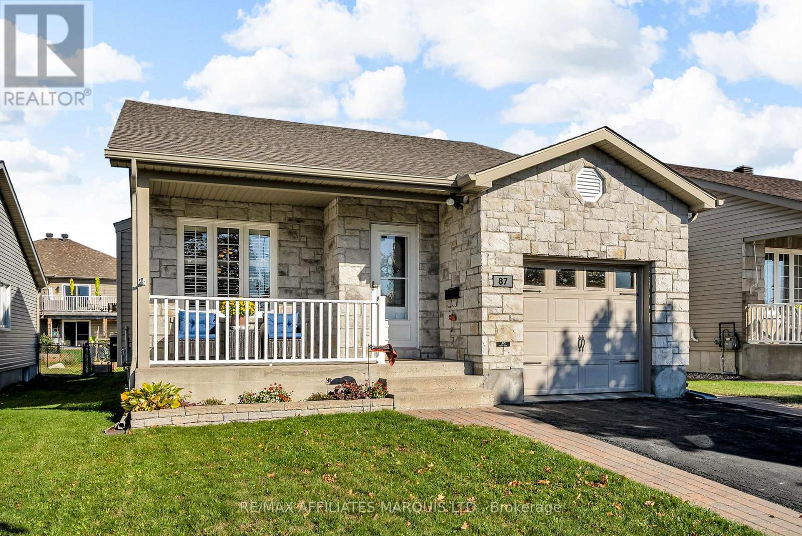 87 Sunset Boulevard, Cornwall, Ontario  K6H 7M3 - Photo 3 - X12469212