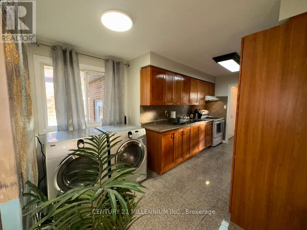Upper - 149 Manitou Crescent, Brampton, Ontario  L6S 2Z6 - Photo 10 - W12469070