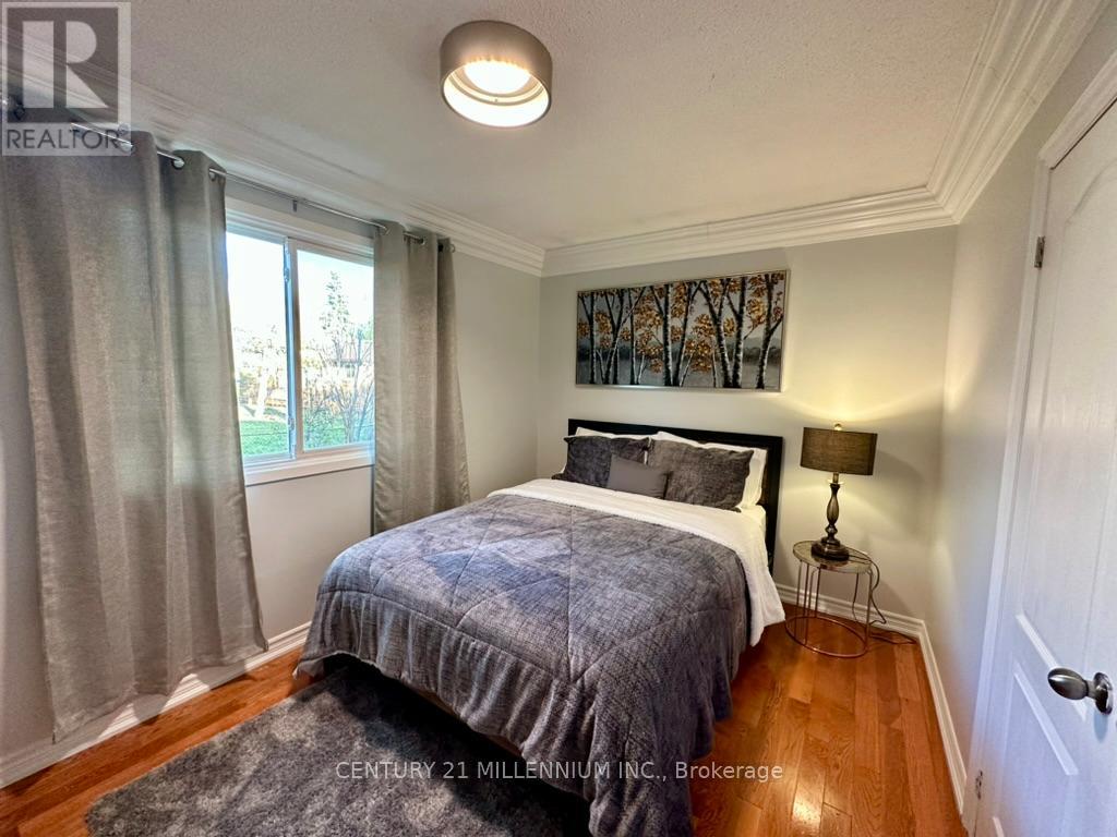 Upper - 149 Manitou Crescent, Brampton, Ontario  L6S 2Z6 - Photo 7 - W12469070