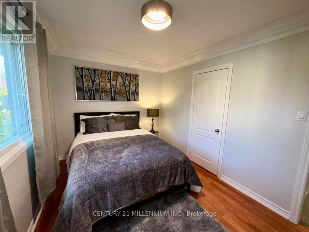Upper - 149 Manitou Crescent, Brampton, Ontario  L6S 2Z6 - Photo 9 - W12469070