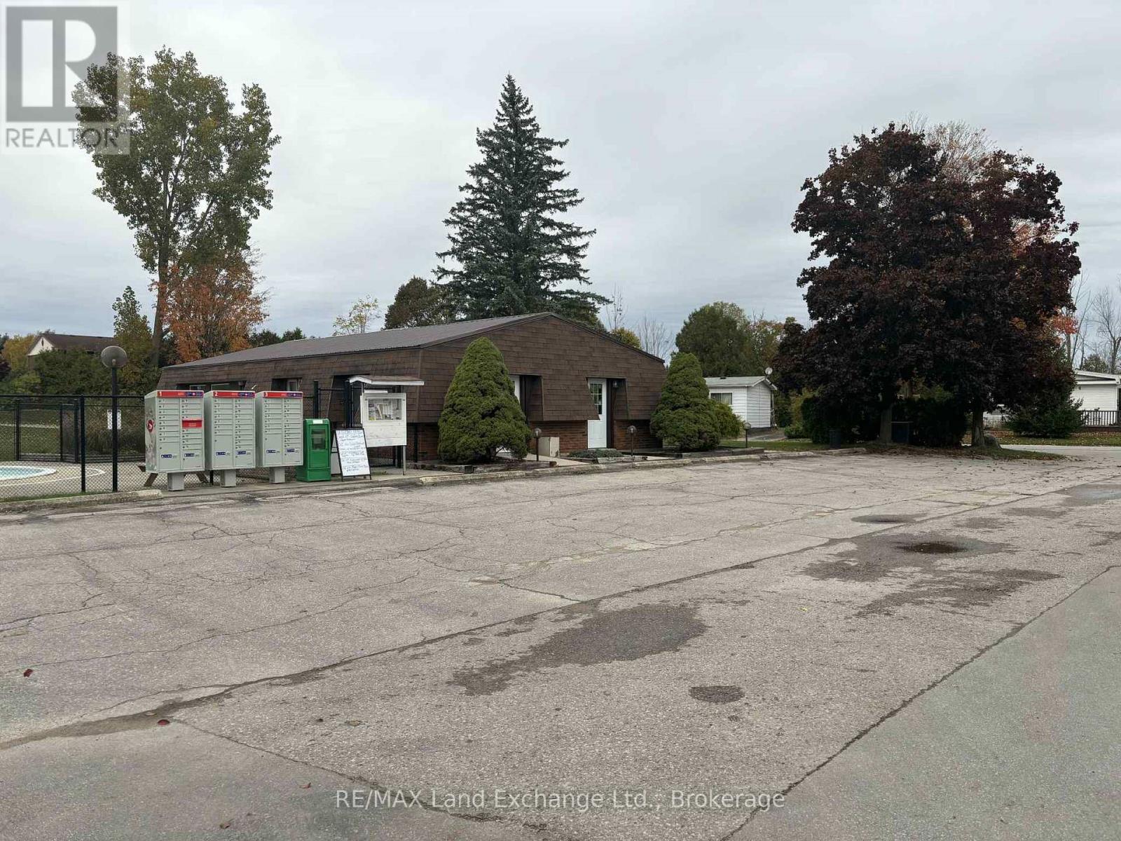35 Briarwood Crescent, North Huron, Ontario  N0G 2W0 - Photo 22 - X12450512
