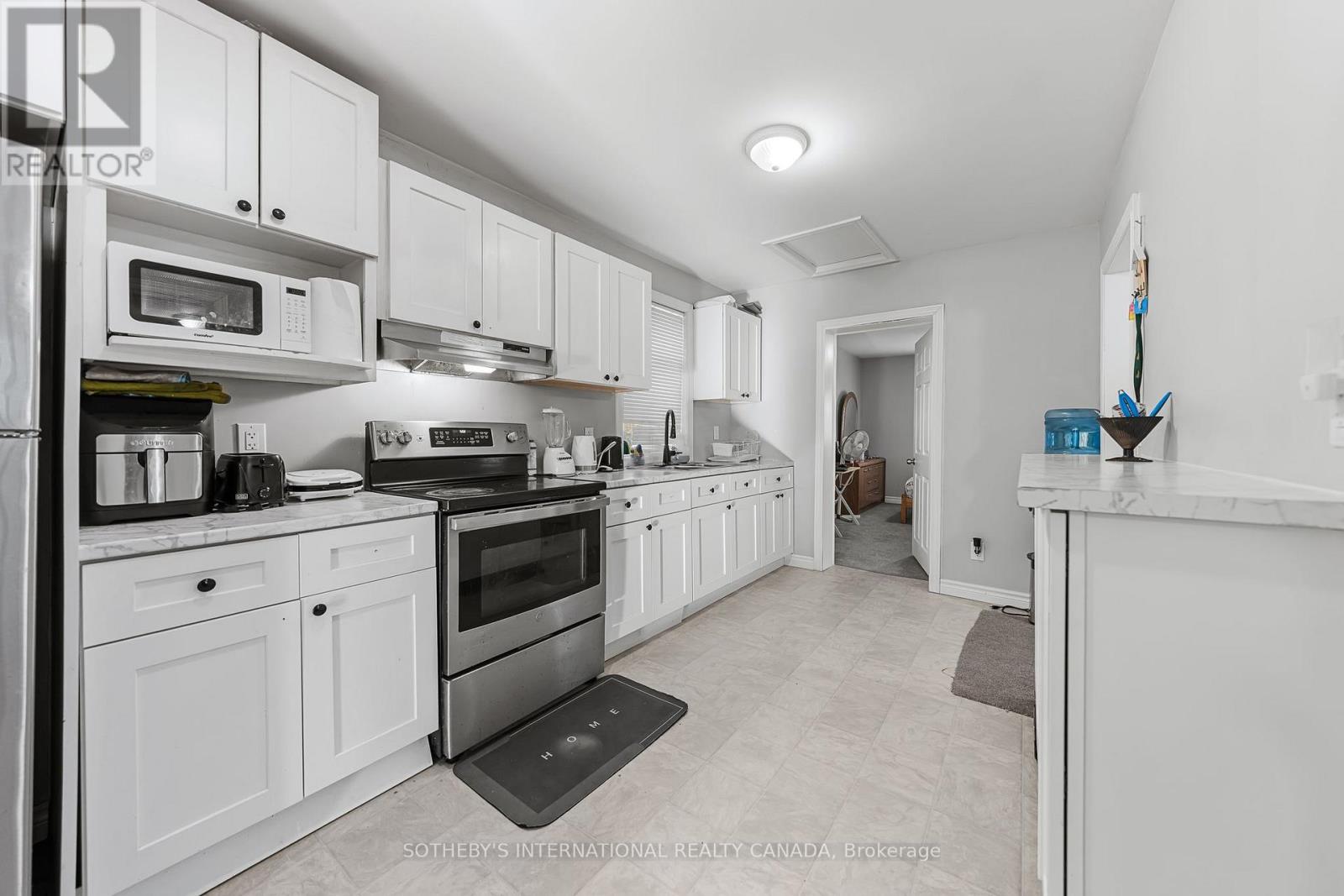 15 Grantham Avenue, Cambridge, Ontario  N1R 4V3 - Photo 11 - X12469082