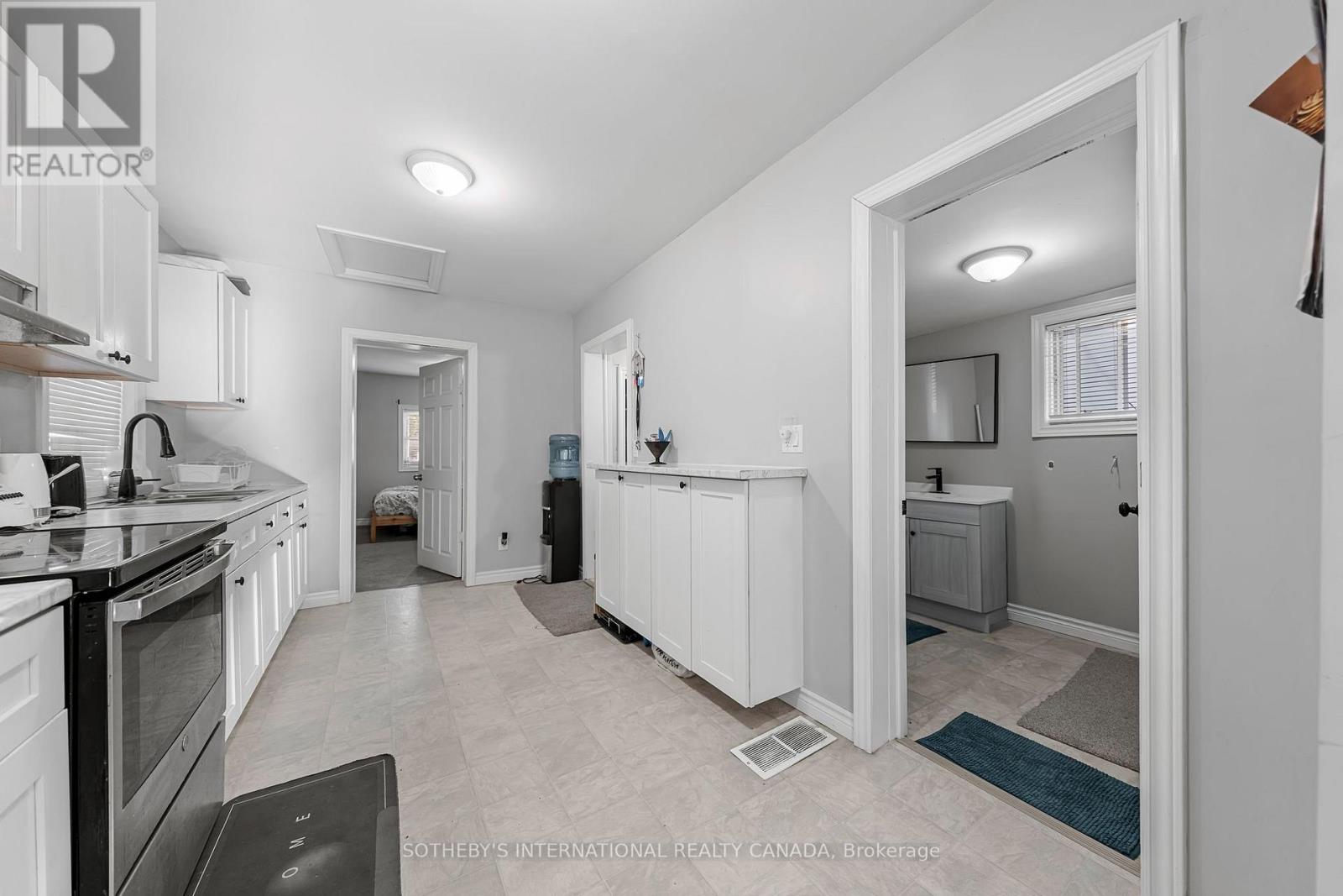 15 Grantham Avenue, Cambridge, Ontario  N1R 4V3 - Photo 14 - X12469082