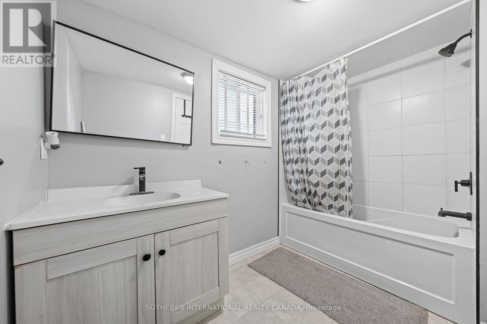 15 Grantham Avenue, Cambridge, Ontario  N1R 4V3 - Photo 22 - X12469082