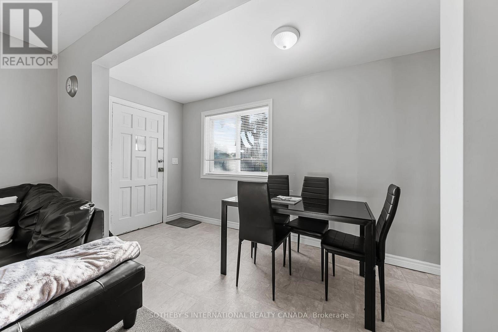 15 Grantham Avenue, Cambridge, Ontario  N1R 4V3 - Photo 3 - X12469082