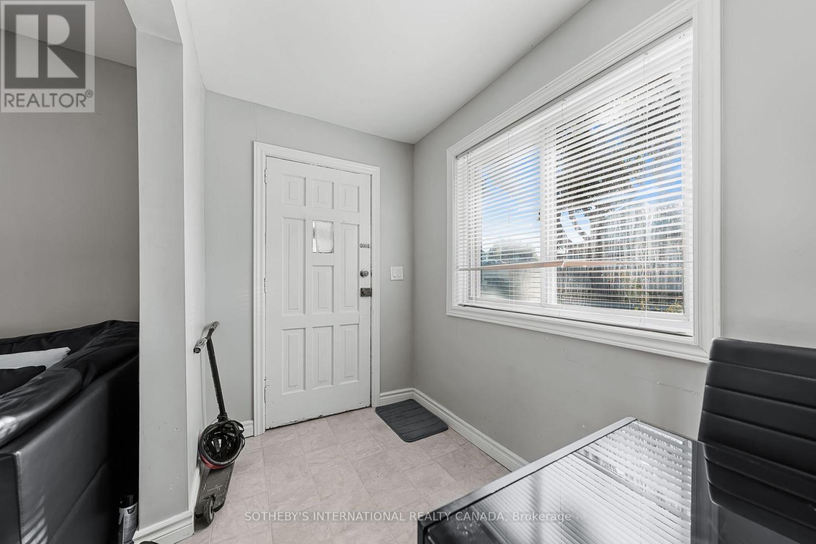 15 Grantham Avenue, Cambridge, Ontario  N1R 4V3 - Photo 4 - X12469082