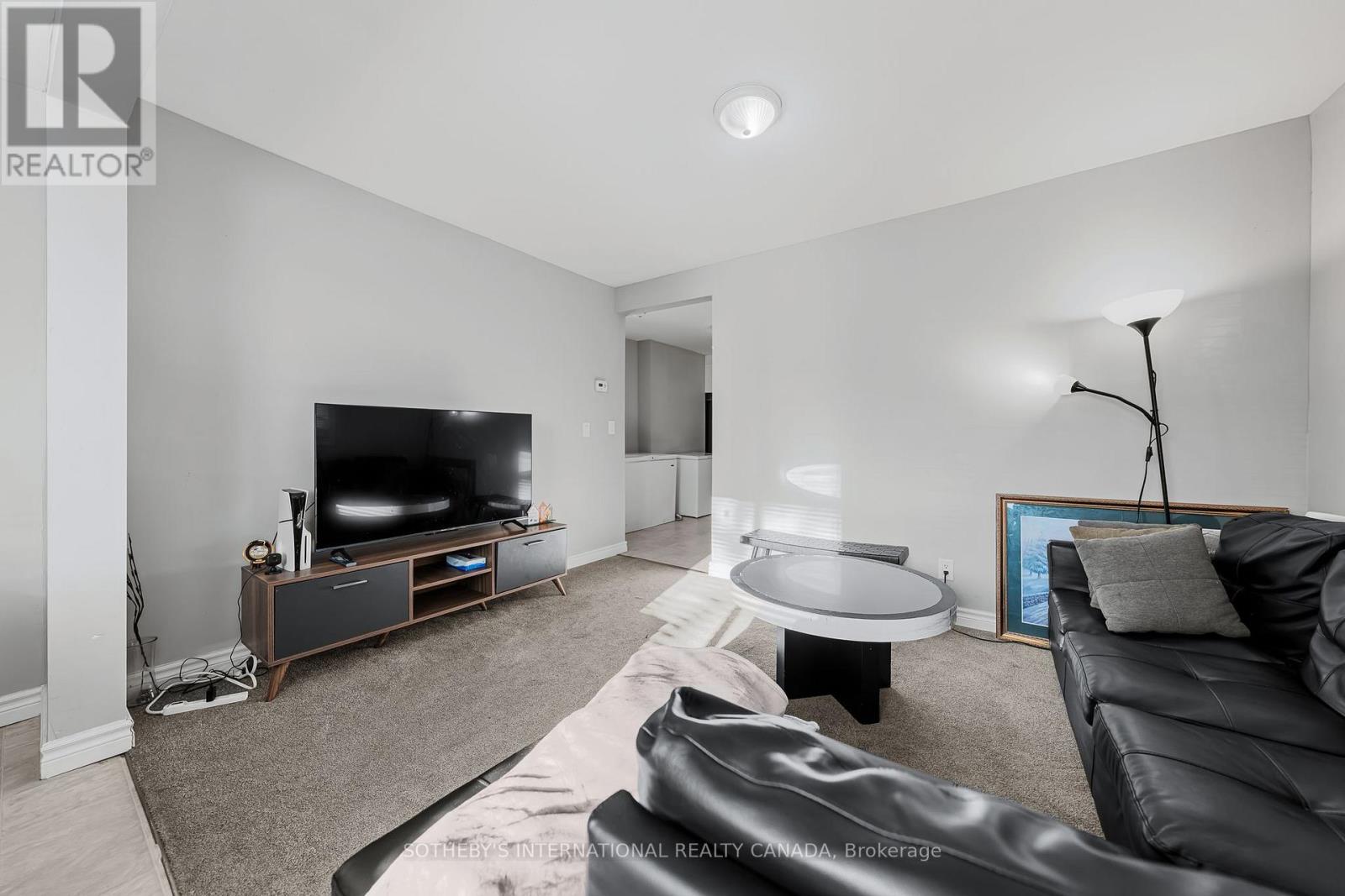 15 Grantham Avenue, Cambridge, Ontario  N1R 4V3 - Photo 8 - X12469082