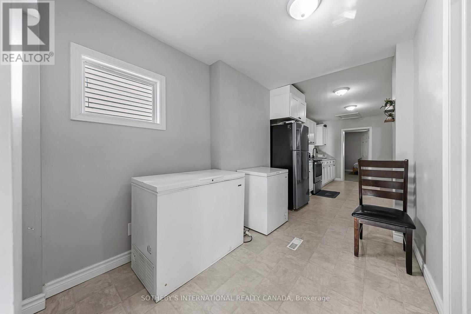 15 Grantham Avenue, Cambridge, Ontario  N1R 4V3 - Photo 9 - X12469082