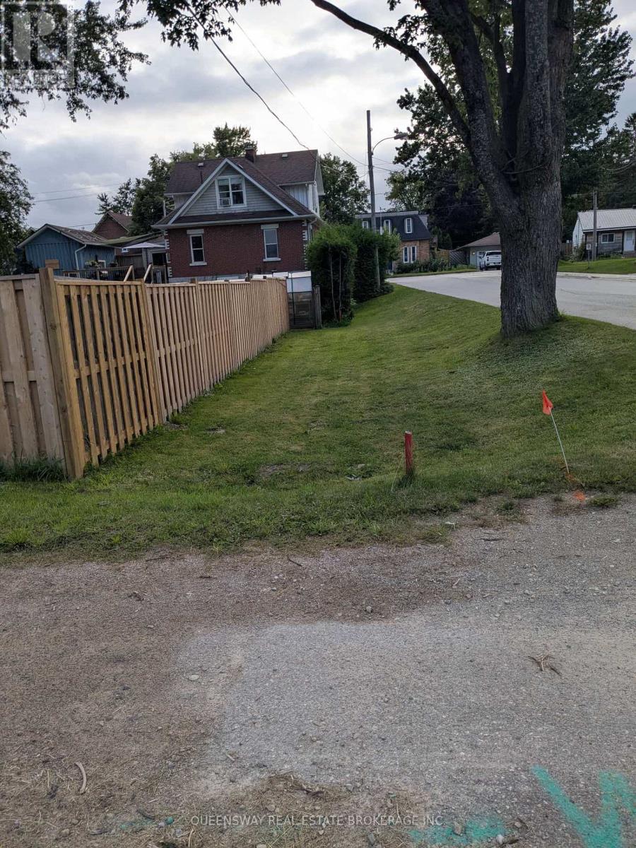 115 Centre Street, Shelburne, Ontario  L0N 1S4 - Photo 10 - X12469097