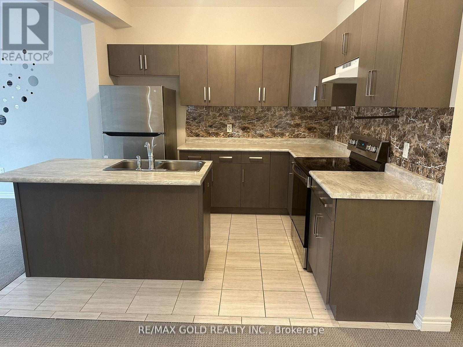 9525 Tallgrass Avenue, Niagara Falls, Ontario  L2G 0Y2 - Photo 3 - X12469119