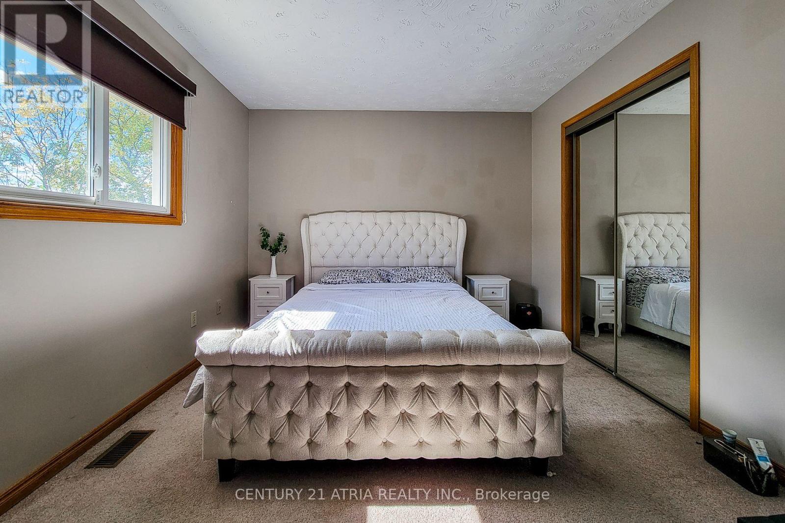 20 Ravine Road, St. Catharines, Ontario  L2P 3A7 - Photo 15 - X12469127