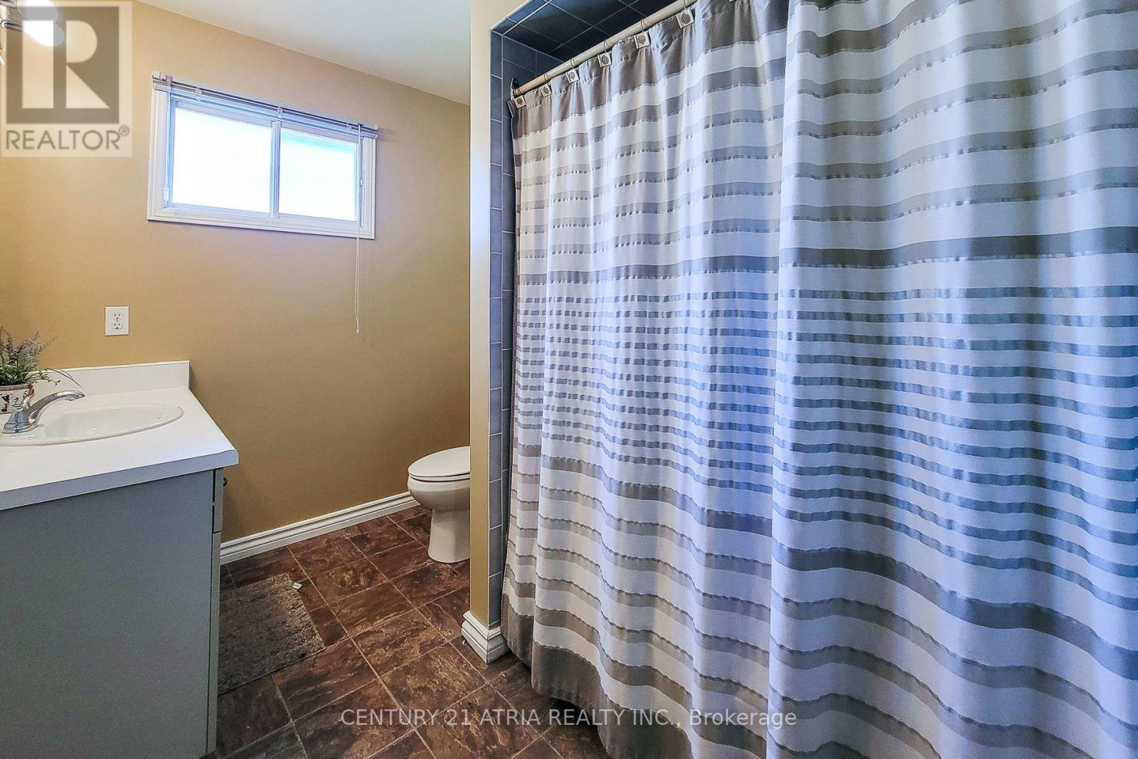 20 Ravine Road, St. Catharines, Ontario  L2P 3A7 - Photo 16 - X12469127