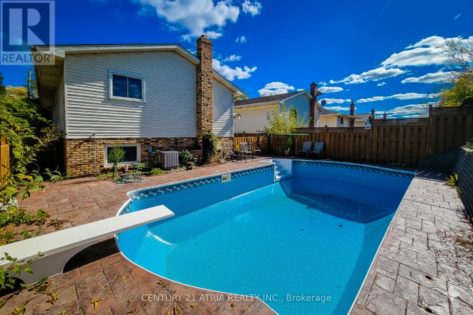 20 Ravine Road, St. Catharines, Ontario  L2P 3A7 - Photo 2 - X12469127