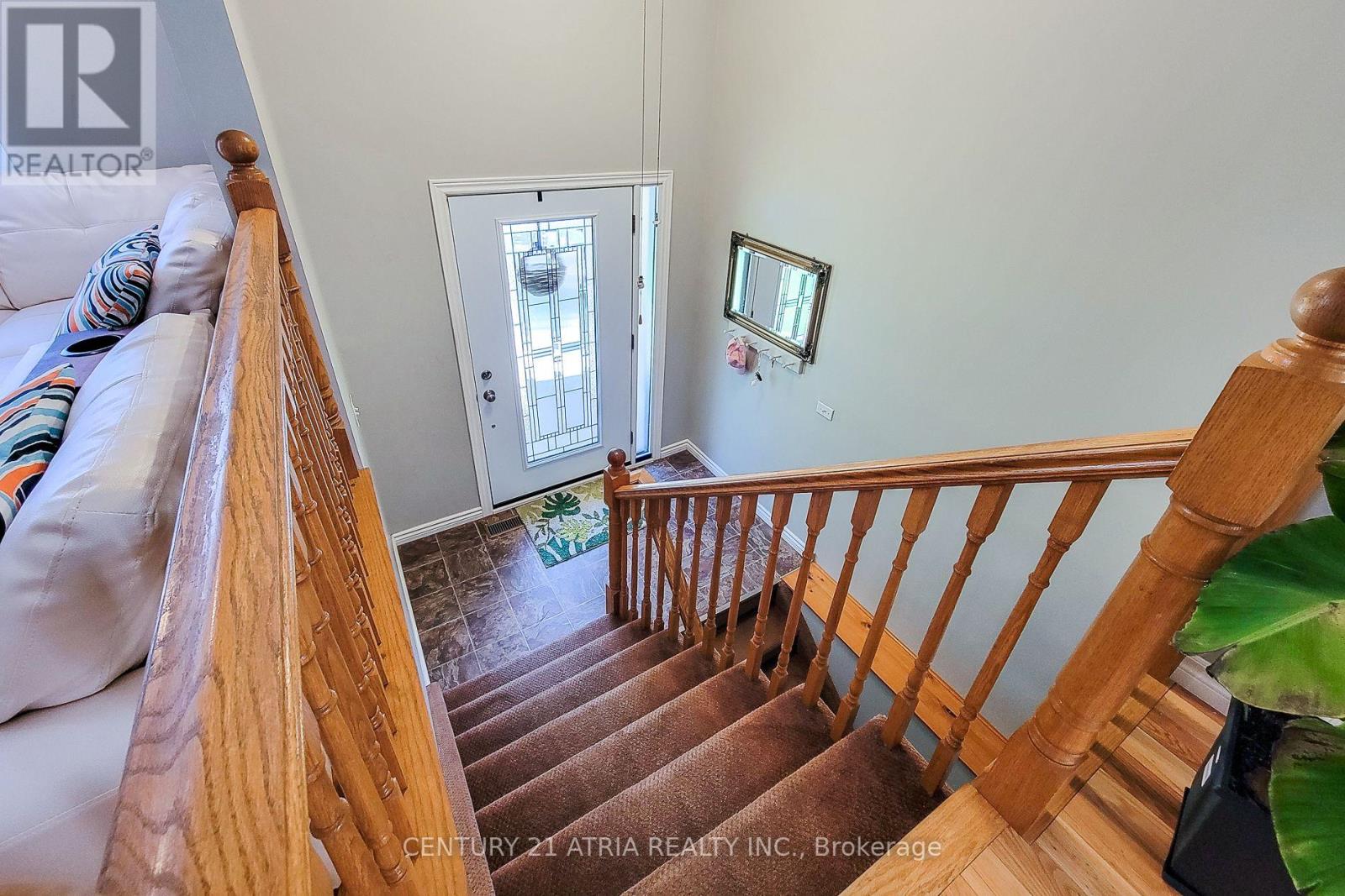 20 Ravine Road, St. Catharines, Ontario  L2P 3A7 - Photo 5 - X12469127