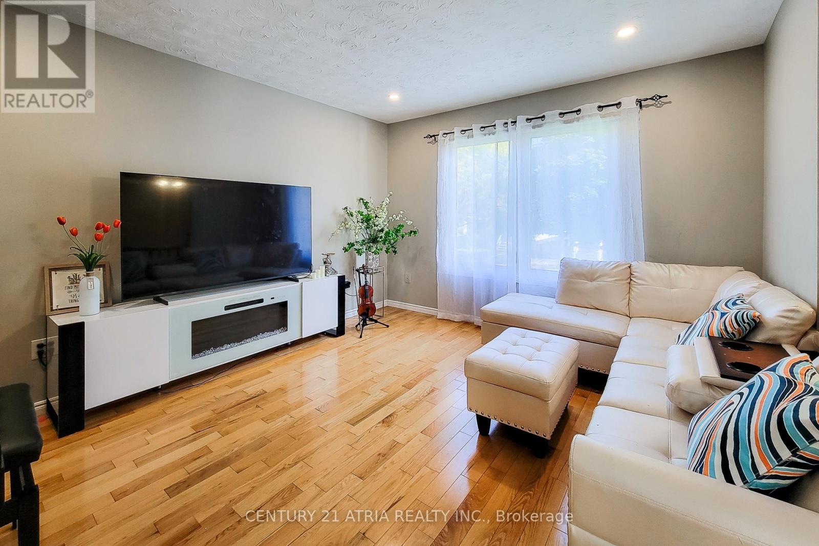 20 Ravine Road, St. Catharines, Ontario  L2P 3A7 - Photo 6 - X12469127