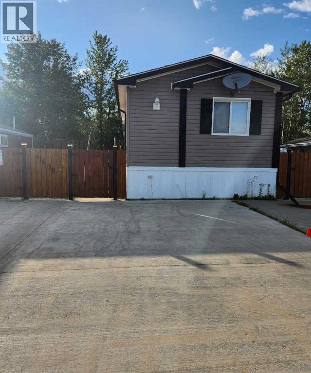 414 10 Street, Fox Creek, Alberta  T0H 1P0 - Photo 3 - A2238259