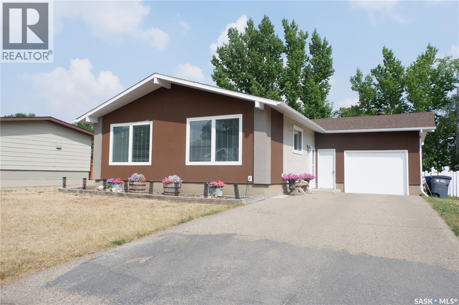 107 Empire Place, Assiniboia, Saskatchewan  S0H 0B0 - Photo 1 - SK021151