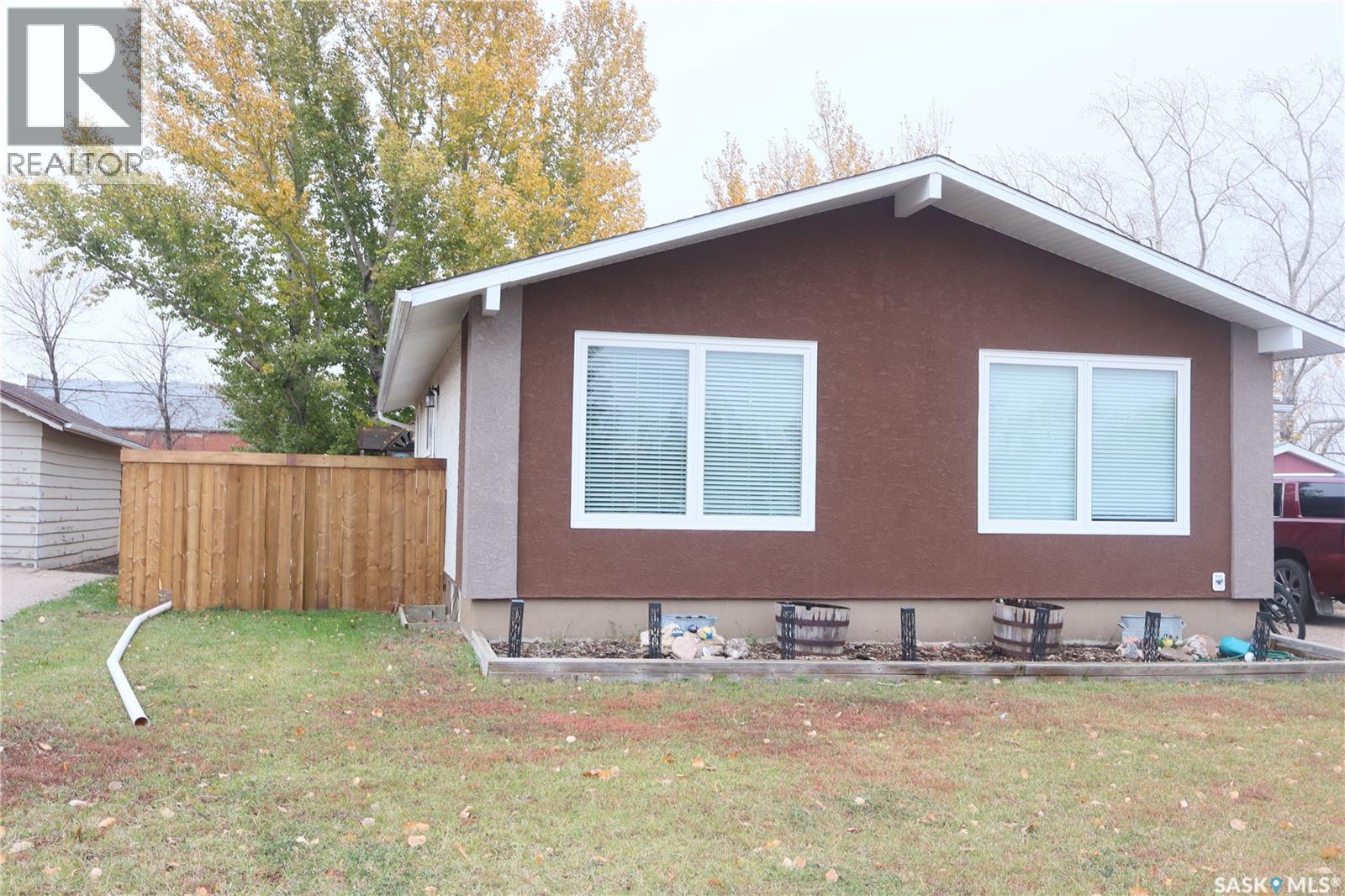 107 Empire Place, Assiniboia, Saskatchewan  S0H 0B0 - Photo 39 - SK021151