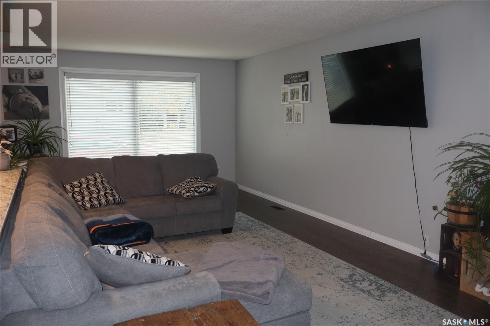 107 Empire Place, Assiniboia, Saskatchewan  S0H 0B0 - Photo 7 - SK021151