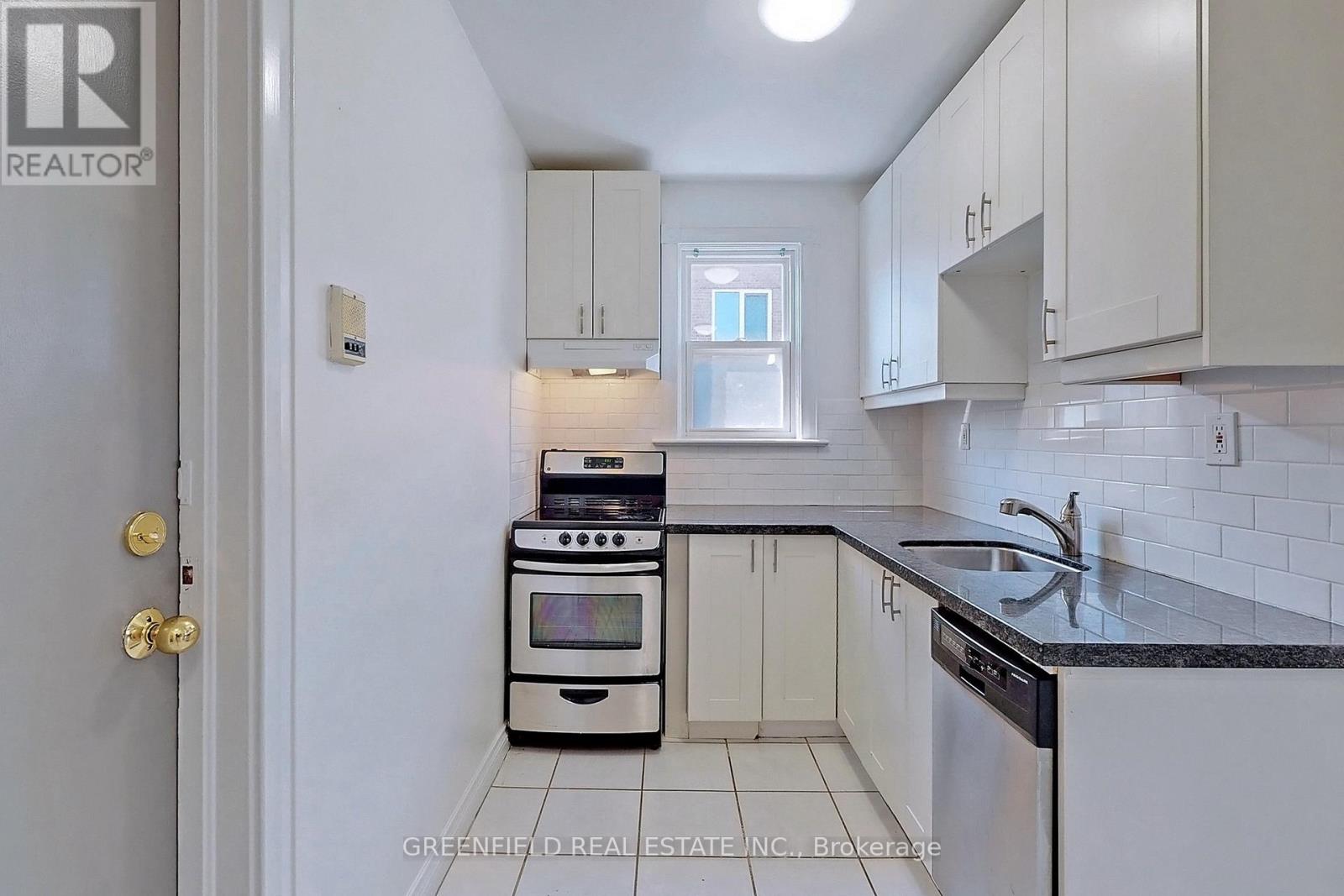 Upper - 1747 Bayview Avenue, Toronto, Ontario  M4G 3C5 - Photo 2 - C12469186