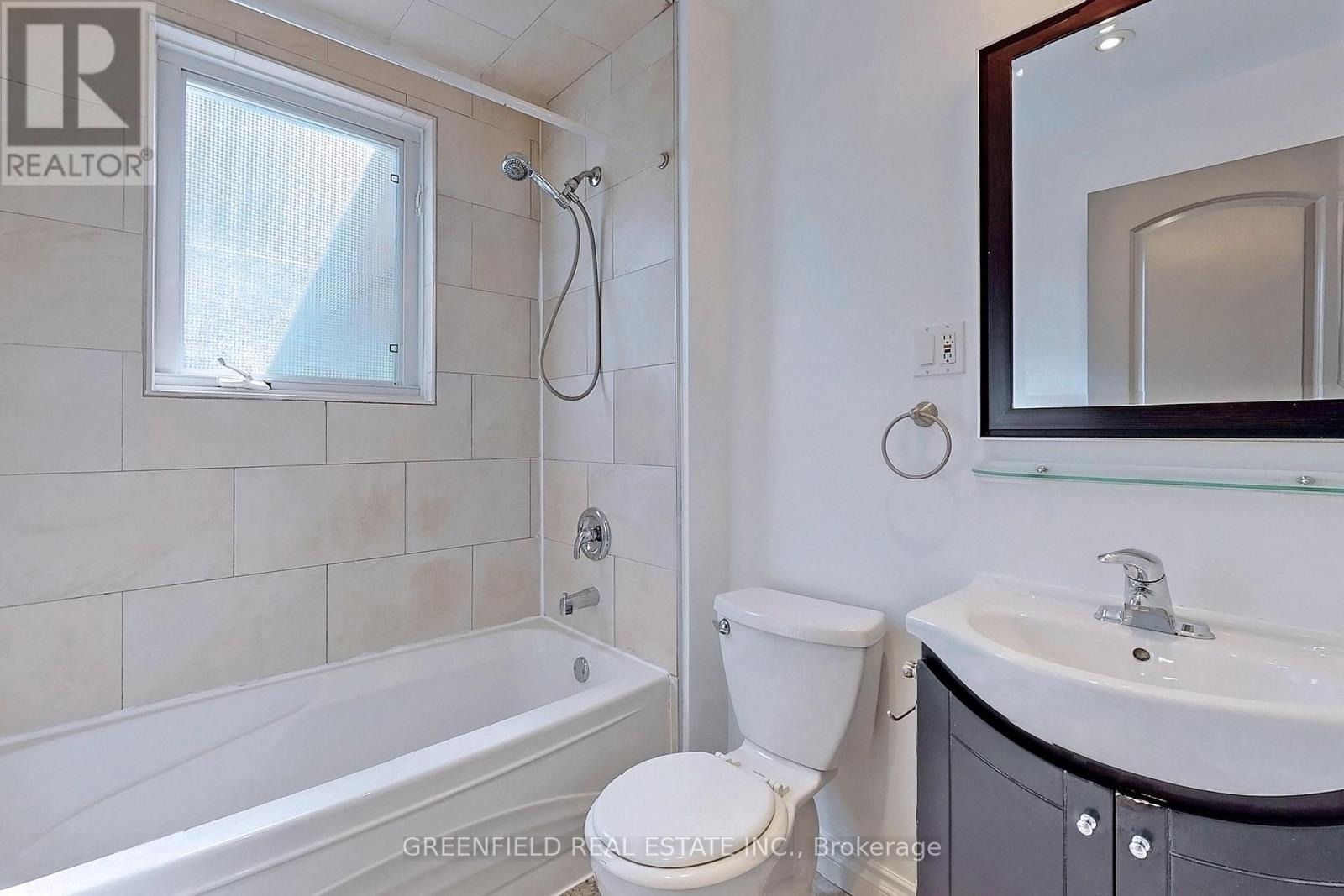 Upper - 1747 Bayview Avenue, Toronto, Ontario  M4G 3C5 - Photo 20 - C12469186