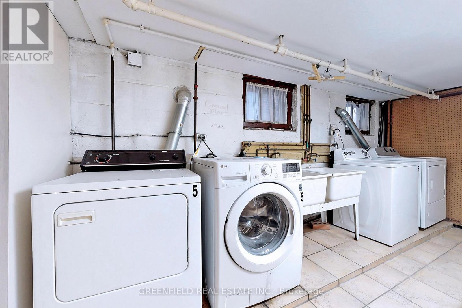 Upper - 1747 Bayview Avenue, Toronto, Ontario  M4G 3C5 - Photo 27 - C12469186