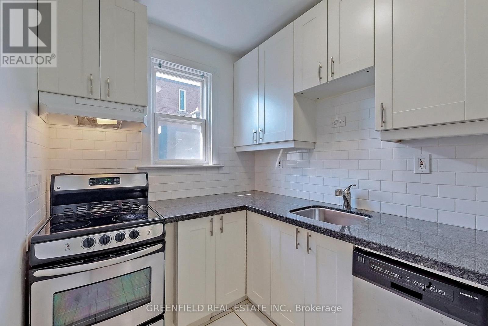 Upper - 1747 Bayview Avenue, Toronto, Ontario  M4G 3C5 - Photo 3 - C12469186