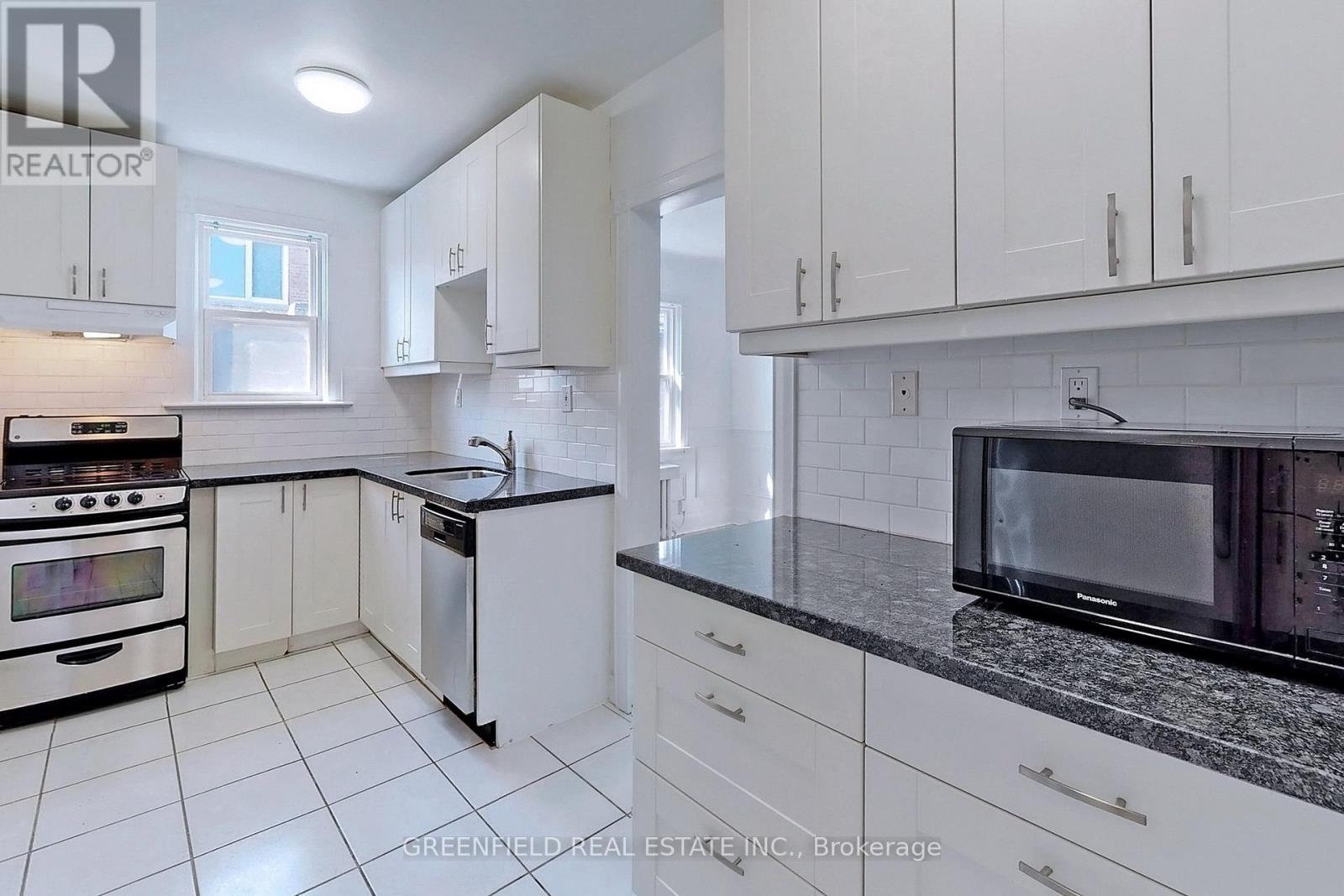 Upper - 1747 Bayview Avenue, Toronto, Ontario  M4G 3C5 - Photo 4 - C12469186