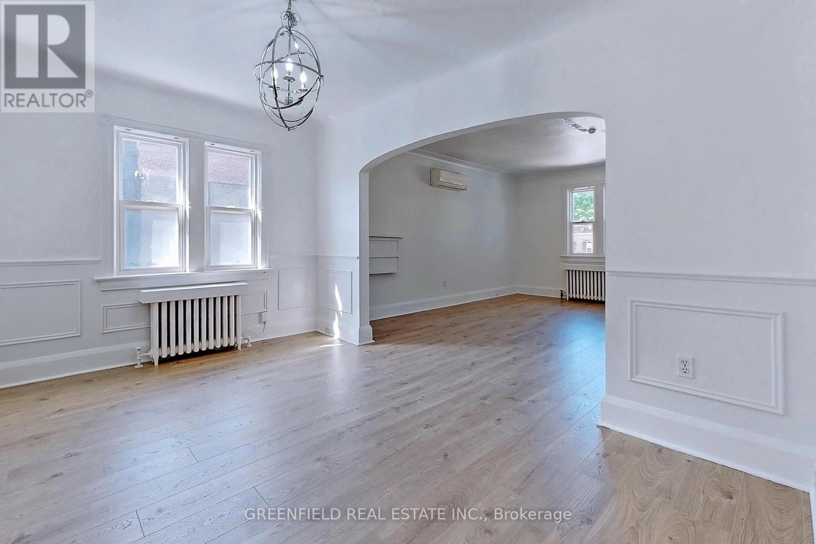 Upper - 1747 Bayview Avenue, Toronto, Ontario  M4G 3C5 - Photo 9 - C12469186
