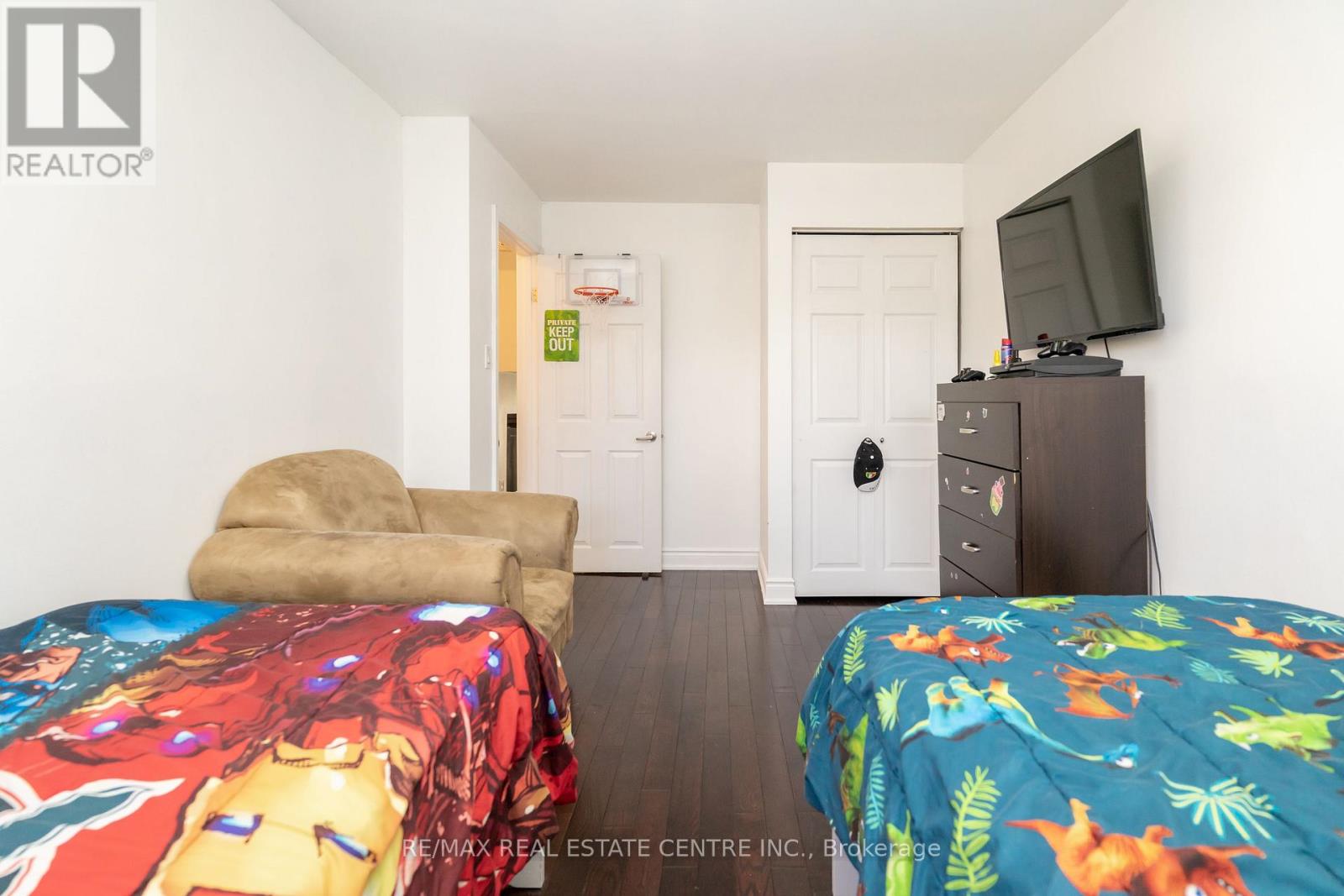 105 Aloma Crescent, Brampton, Ontario  L6T 2N8 - Photo 18 - W12465845