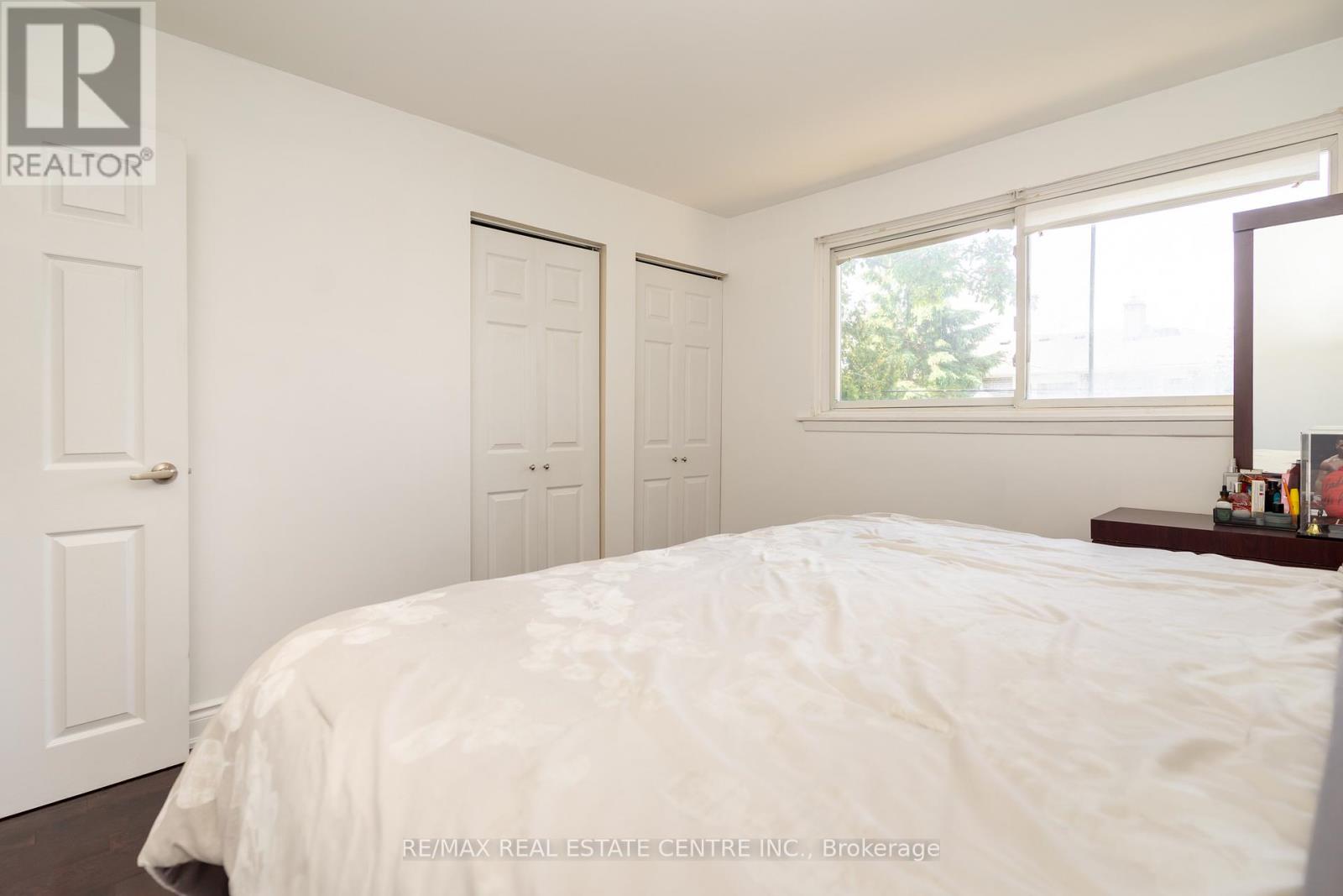 105 Aloma Crescent, Brampton, Ontario  L6T 2N8 - Photo 13 - W12465845