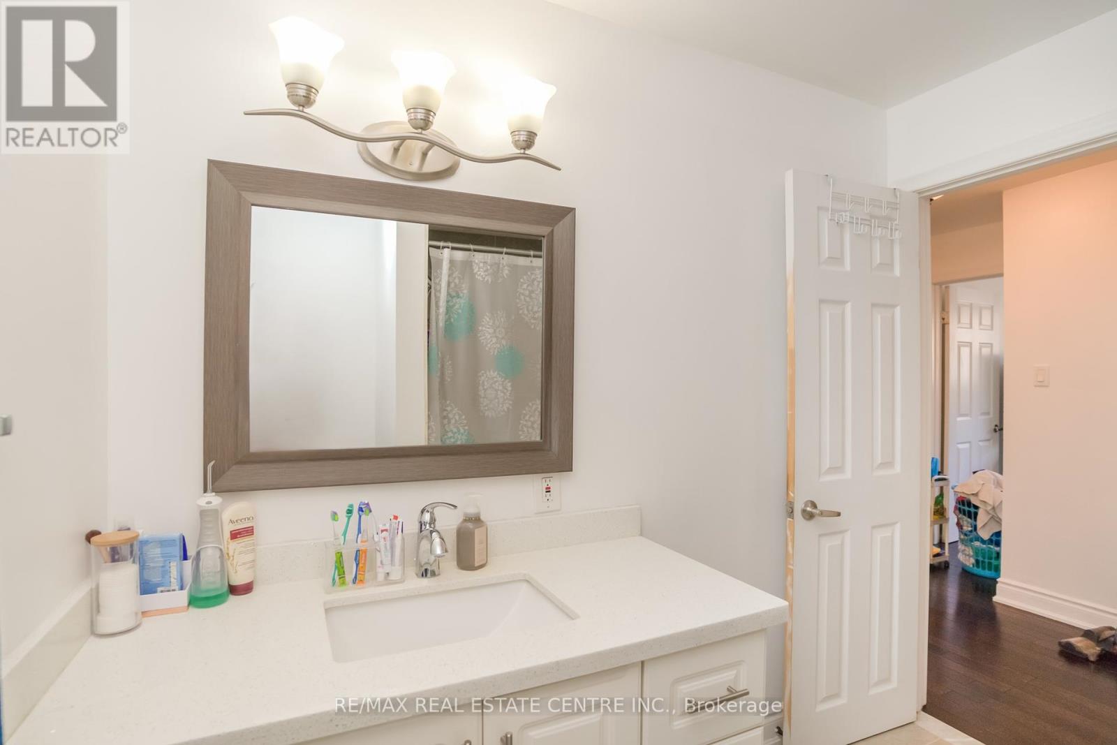 105 Aloma Crescent, Brampton, Ontario  L6T 2N8 - Photo 14 - W12465845