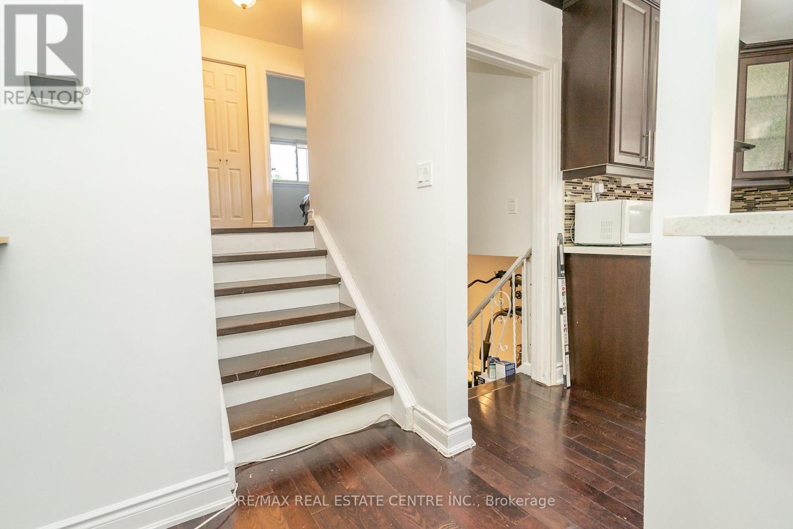 105 Aloma Crescent, Brampton, Ontario  L6T 2N8 - Photo 11 - W12465845