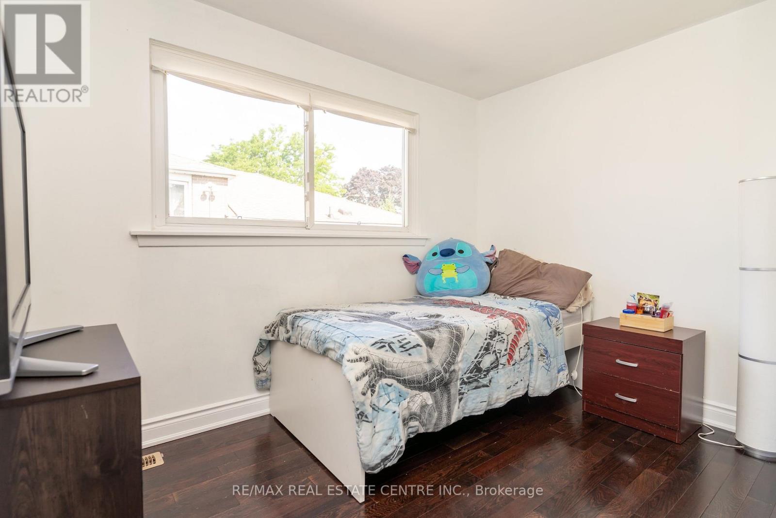 105 Aloma Crescent, Brampton, Ontario  L6T 2N8 - Photo 19 - W12465845