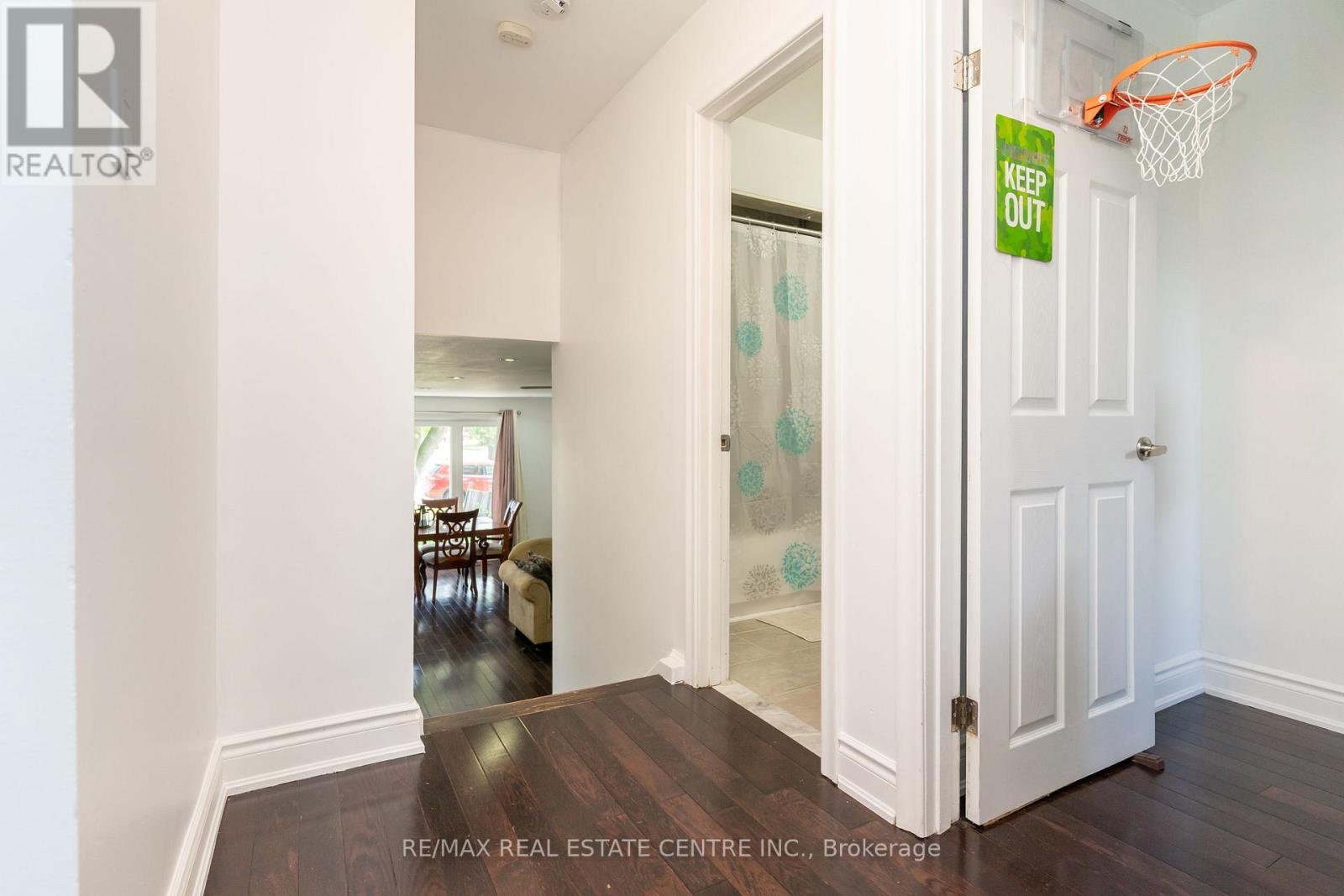 105 Aloma Crescent, Brampton, Ontario  L6T 2N8 - Photo 21 - W12465845