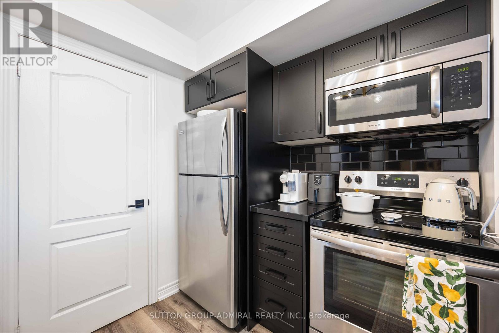 1109 - 50 Disera Drive, Vaughan, Ontario  L4J 9E9 - Photo 11 - N12469198