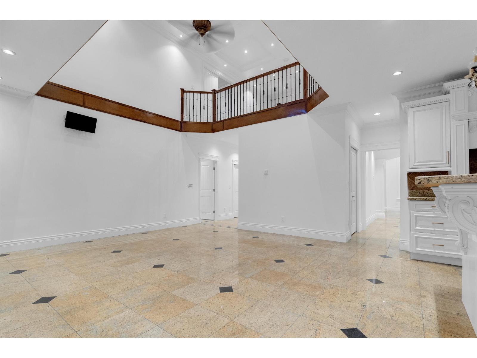 6290 129a Street, Surrey, British Columbia  V3X 1R8 - Photo 3 - R3059550