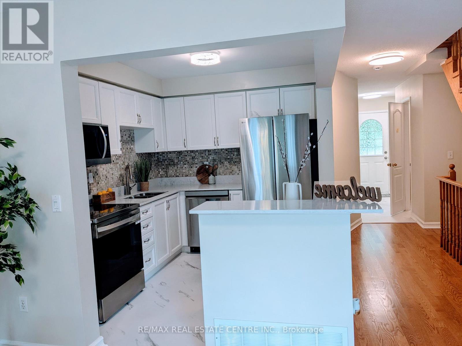 150 - 5030 Heatherleigh Avenue, Mississauga, Ontario  L5V 2G7 - Photo 4 - W12399379