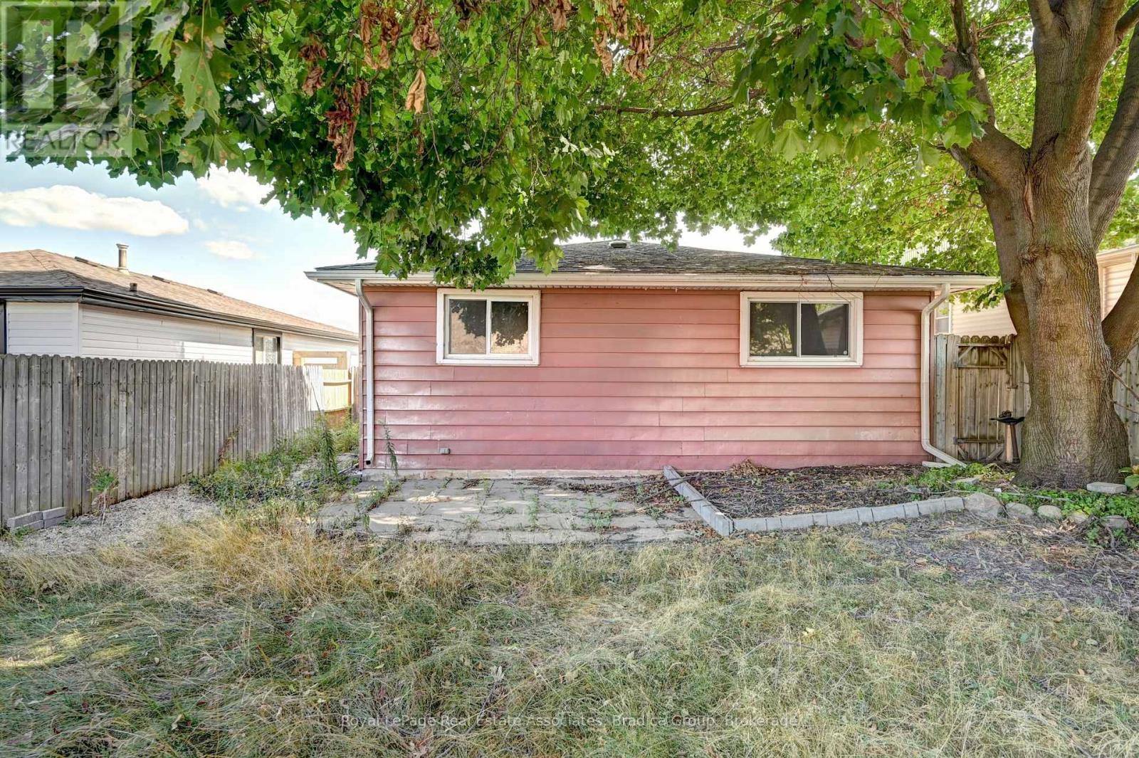 78 Barwood Crescent, Kitchener, Ontario  N2E 1V1 - Photo 31 - X12448427