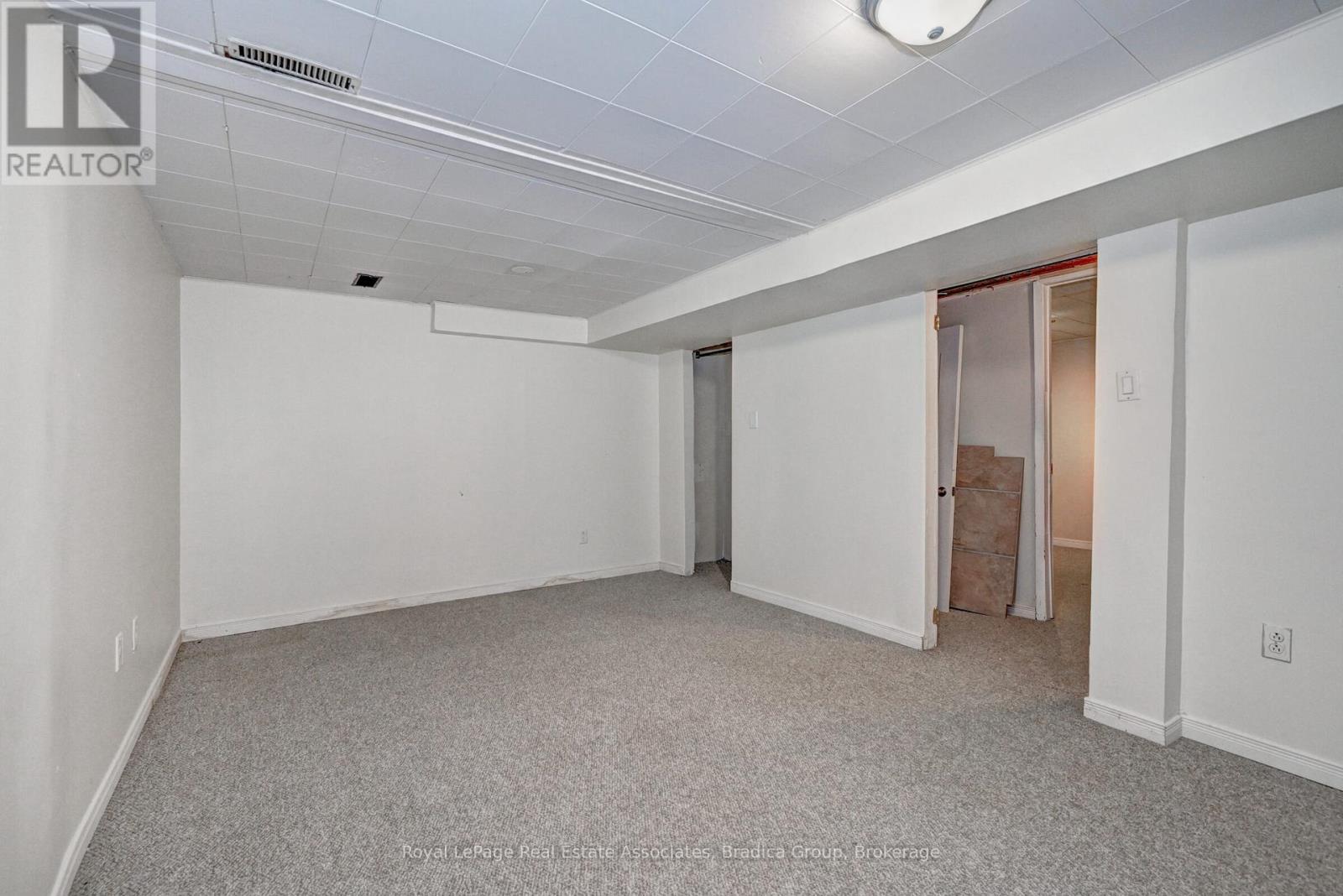 78 Barwood Crescent, Kitchener, Ontario  N2E 1V1 - Photo 23 - X12448427