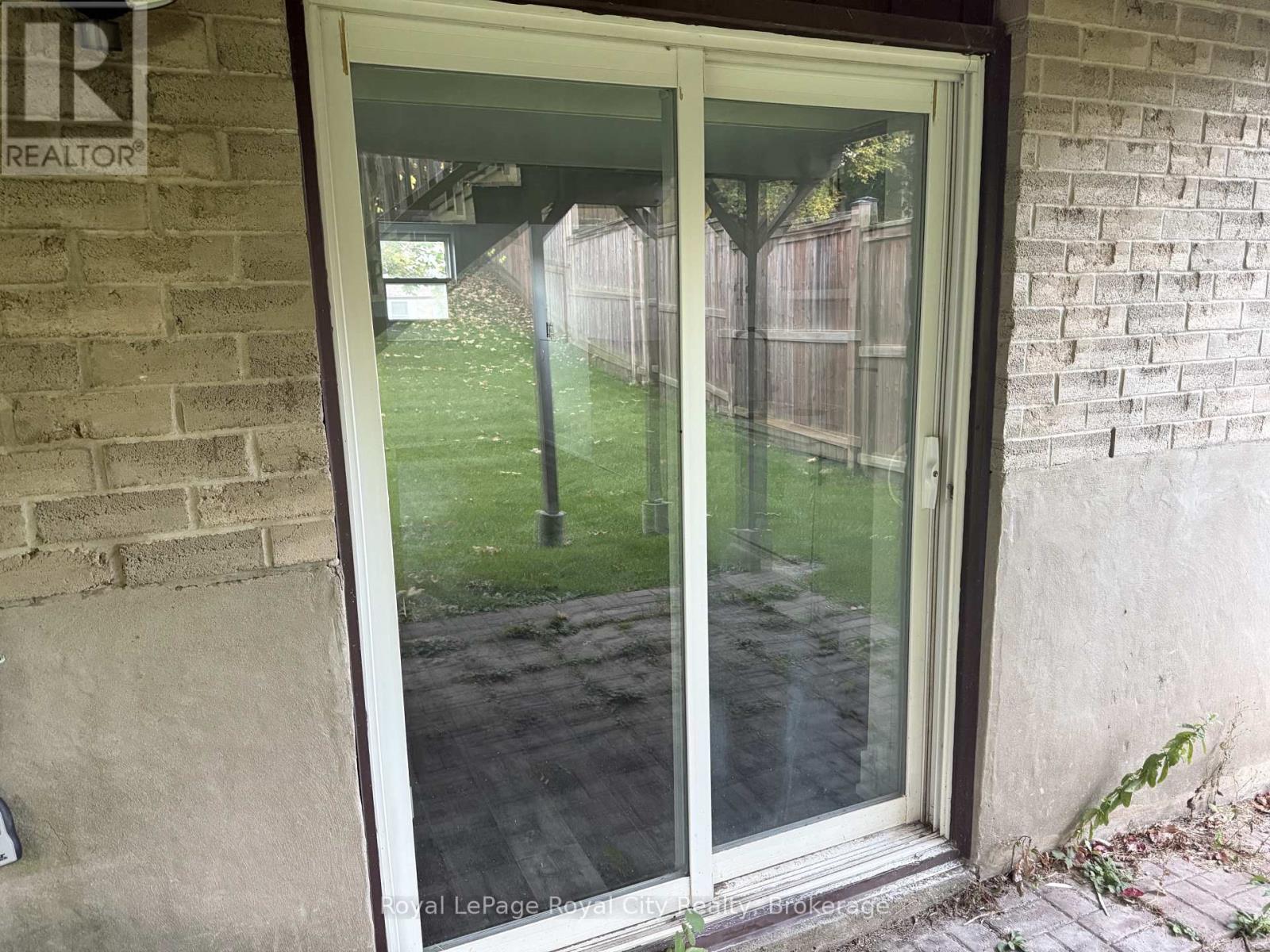 Lower - 380 Ironwood Road, Guelph (Kortright West), Ontario  N1G 3N8 - Photo 10 - X12469255