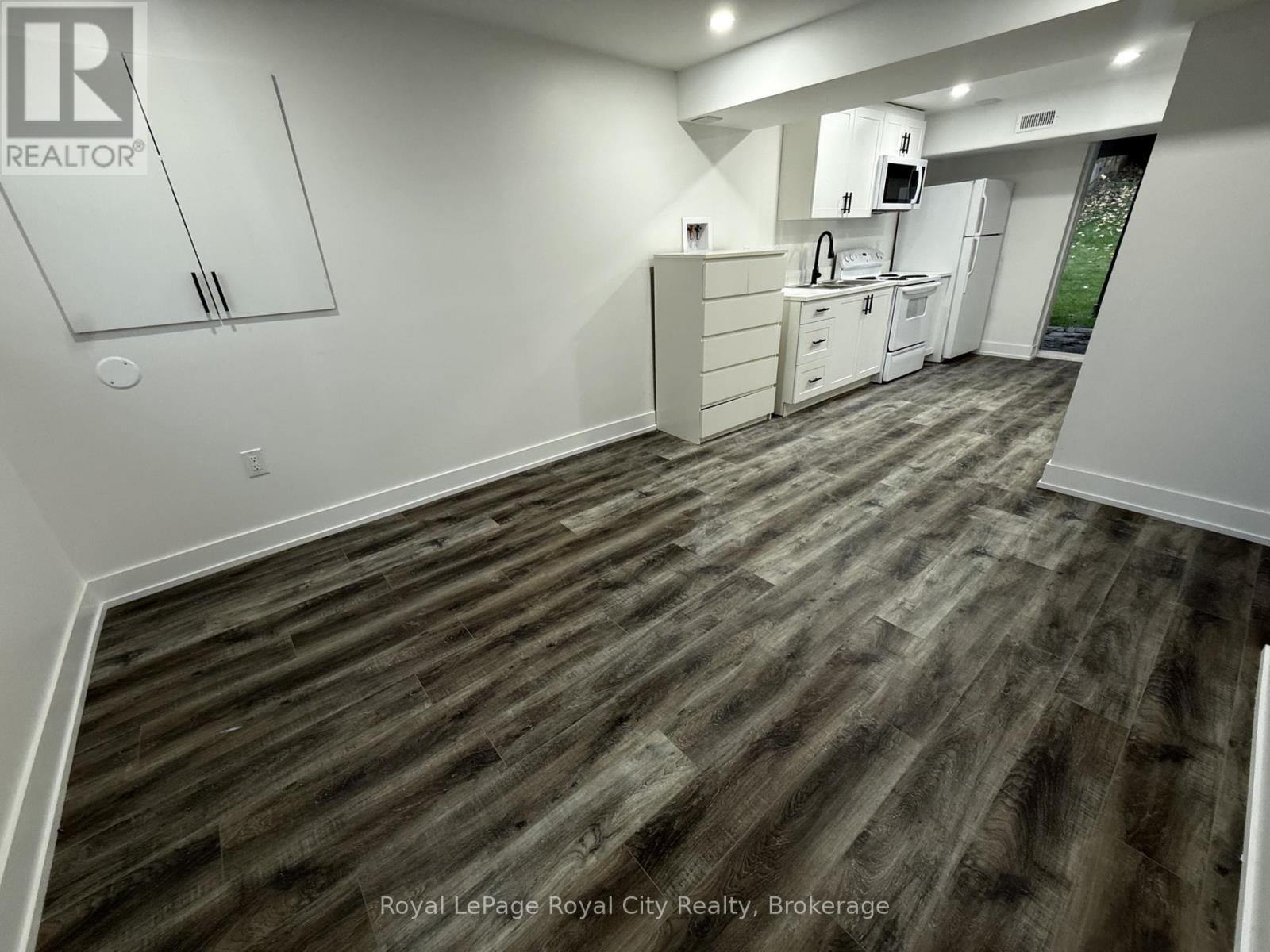 Lower - 380 Ironwood Road, Guelph (Kortright West), Ontario  N1G 3N8 - Photo 2 - X12469255