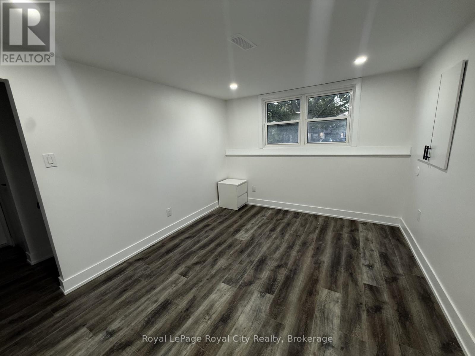 Lower - 380 Ironwood Road, Guelph (Kortright West), Ontario  N1G 3N8 - Photo 3 - X12469255
