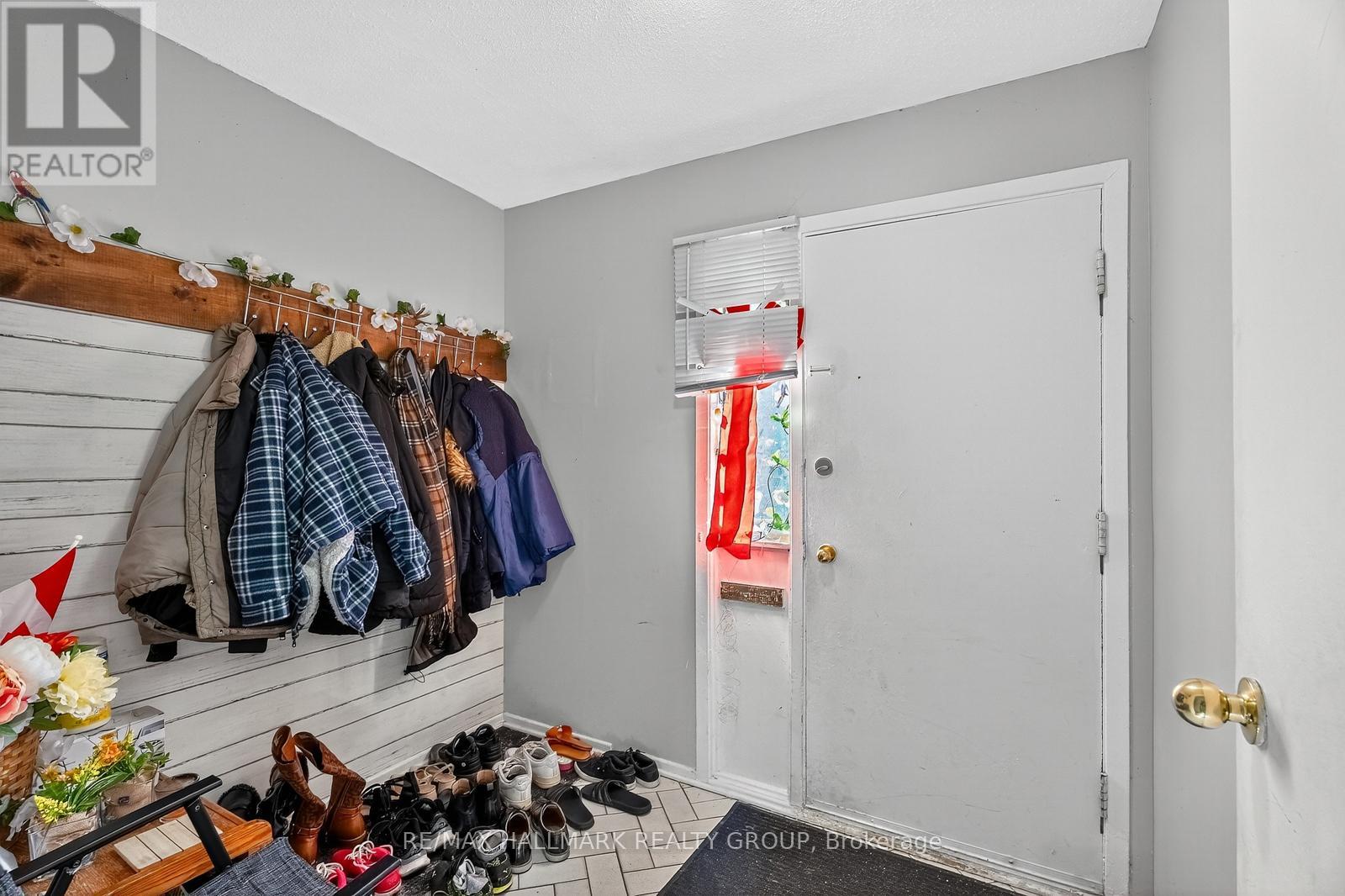 1773 Meadowbrook Road, Ottawa, Ontario  K1B 4W6 - Photo 4 - X12469270