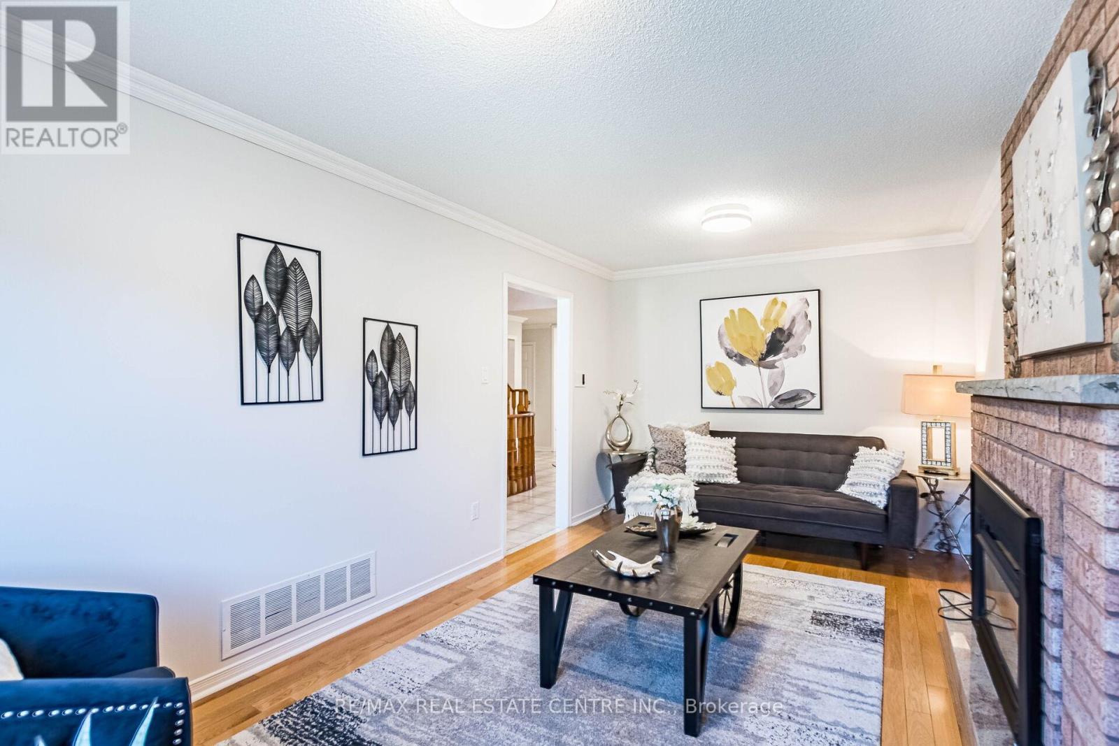 963 Summerbreeze Court, Mississauga, Ontario  L5V 1C9 - Photo 12 - W12469167
