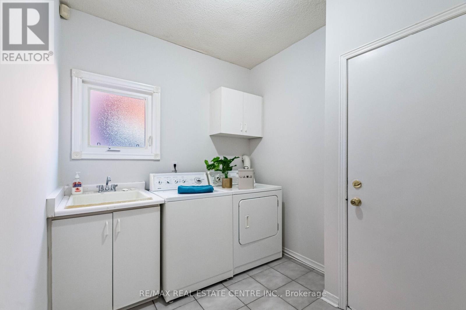 963 Summerbreeze Court, Mississauga, Ontario  L5V 1C9 - Photo 16 - W12469167