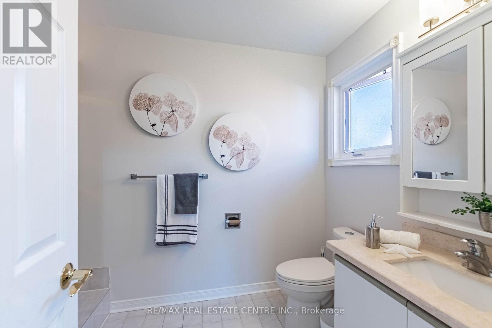 963 Summerbreeze Court, Mississauga, Ontario  L5V 1C9 - Photo 23 - W12469167
