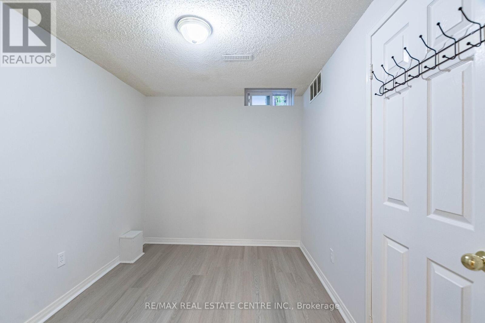 963 Summerbreeze Court, Mississauga, Ontario  L5V 1C9 - Photo 31 - W12469167